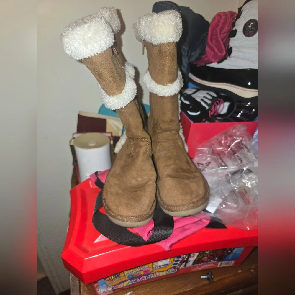 Michael Kors LiL Alina Size 1 Winter Girls Boots Camel Brown